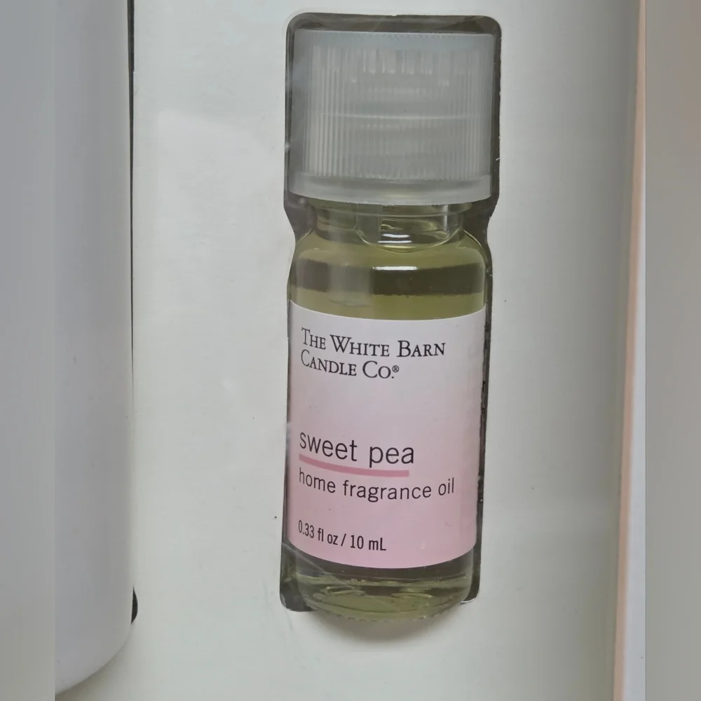 White Barn Candle Co Oil Warmer Tealight & Sweet Pea Oil Gift Set